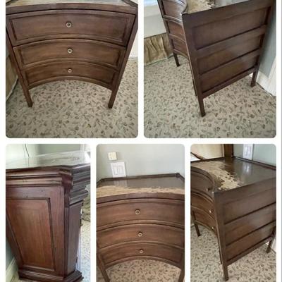 PAIR OF NIGHTSTAND/BEDSIDE TABLES. GREAT DESIGN. 26