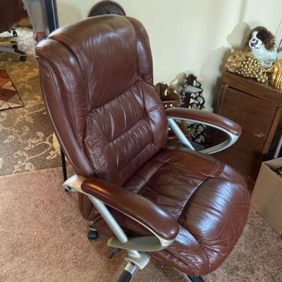 One of 4 office chairs