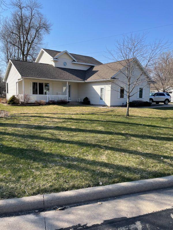 MENASHA ESTATE SALE BY RON Friday April 14, 95 Saturday April 15 94