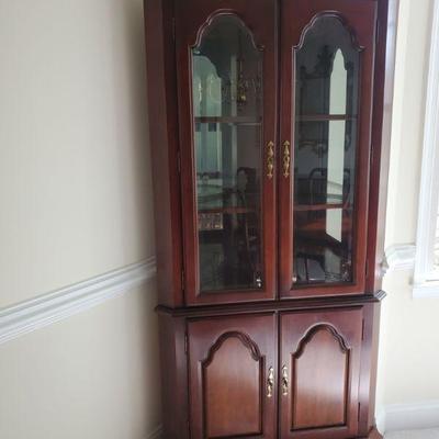 Early American Style Corner China Cabinet (40x20x78")