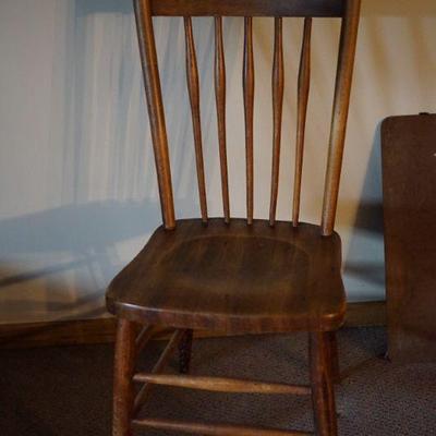Set of four nice antique kitchen chairs in good condition,