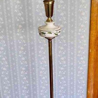Lot 113-BR1: MC Floor Lamp

Features: 
â€¢	Electric floor lamp
â€¢	White porcelain globe with chimney with floral and gold accents.
â€¢...
