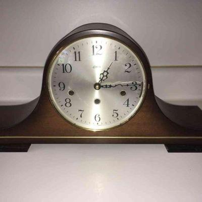 Lot 096-K: Vintage Linden Mantle Clock Case

Features: 
â€¢	Dates from the 1970s
â€¢	Clockworks have been removed; case, face, and hands...
