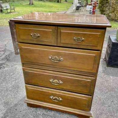Lot 005-G: Highboy Dresser

Features:
â€¢	4 drawers
â€¢	Probably dates from mid 20th-century 
â€¢	Manufacturer unknown

Dimensions:...