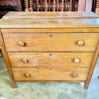 Lot 022-G: Antique Chest of Drawers

Features: 
â€¢	3-drawer chest, each drawer with its own lock
â€¢	Skeleton key is lost


Dimensions:...