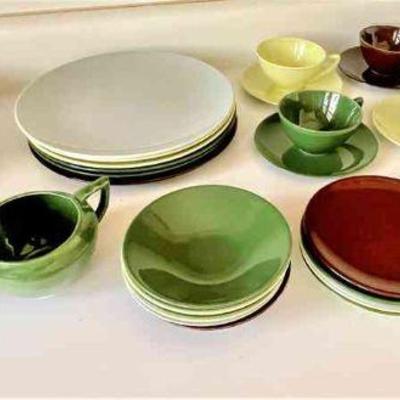 Lot 119-K: Mid-Century Dinner Set

Features: 
â€¢	6 dinner plates
â€¢	6 bowls
â€¢	6 bread plates
â€¢	6 cups & saucers
â€¢	1 salad...