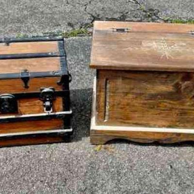 Lot 128-G: Small Trunk Duo

Features: 
â€¢	Two small trunks. One is a steamer trunk.


Dimensions:
â€¢	Small steamer trunk â€“ 18â€W x...
