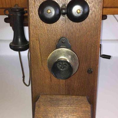 Lot 094-K: Antique Stromberg Carlson Wall Telephone

Features: 
â€¢	Antique 1918 Model, Type 896 wall telephone


Dimensions: 13â€W...
