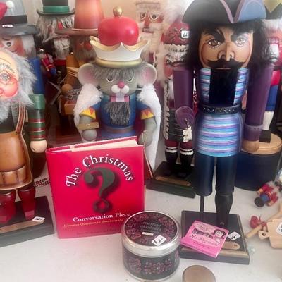 Large German nutcracker collection 