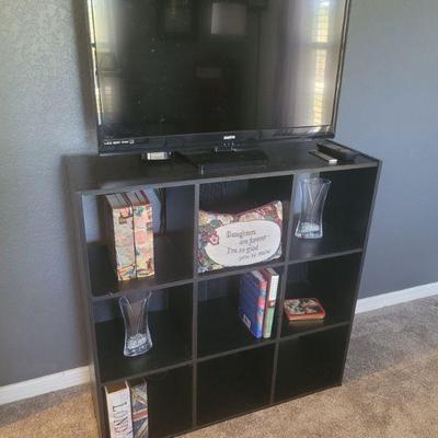 Cube shelving unit and a TV