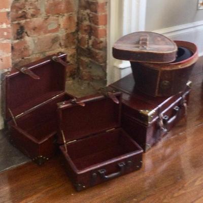 Hat box with top hat, small travel cases