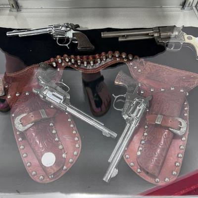 Roy Rogers Child's Holster Set with two Guns, Two Cap Guns