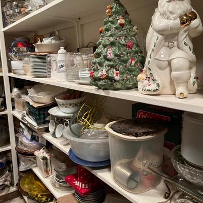 There's a big pantry in the basement that is an Aladdin's cave of vintage stuff--Franciscan Discovery, Pyrex, 1970s lemonade set, vintage...