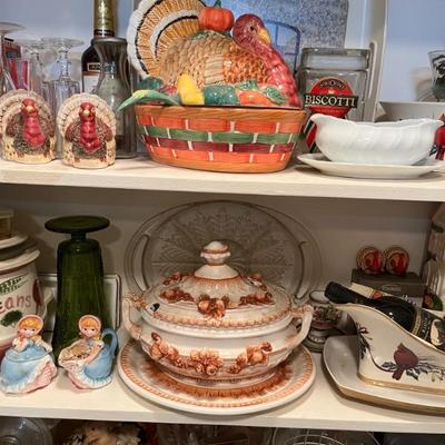 There's a big pantry in the basement that is an Aladdin's cave of vintage stuff--Franciscan Discovery, Pyrex, 1970s lemonade set, vintage...