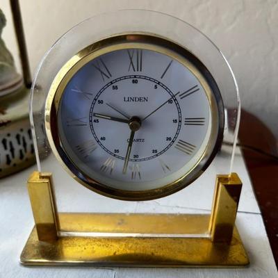 vintage table clock (works)