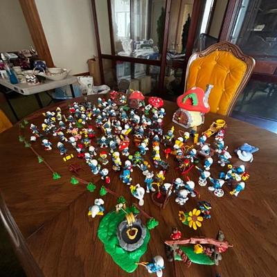 113 Smurf figurines and accessories 