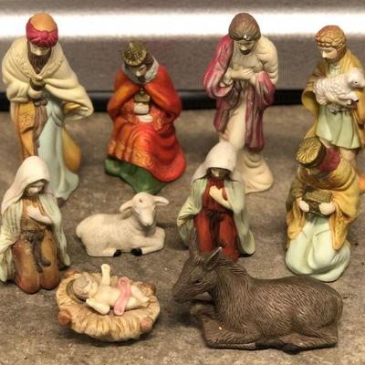 LKF029 - TEN NATIVITY AND RELIGIOUS-THEMED FIGURINES