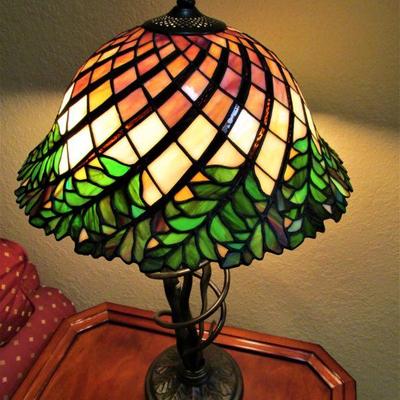 Quoizel stained glass lamp