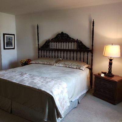 King bed (carved wood headboard with posts)