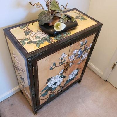 Asian gold cabinet (Chinoiserie)