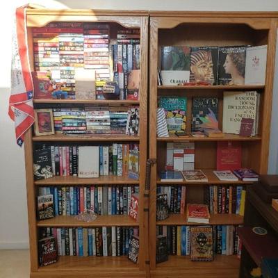 Bookcases/bookshelves

