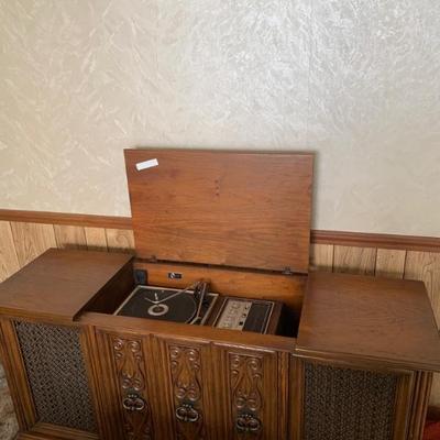 Vintage stereo / record player cabinet 