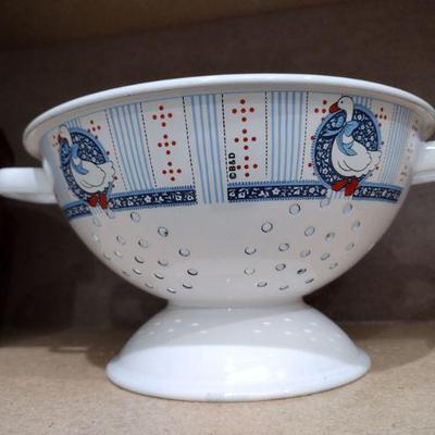 B&D Metal Colander
