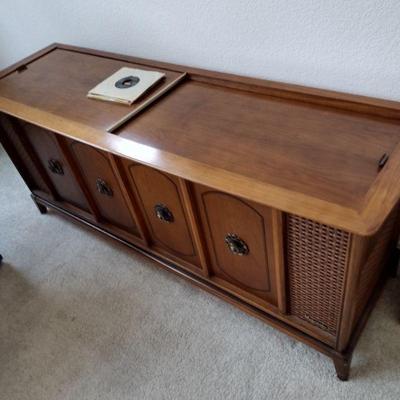 MCM Magnavox Console Stereo Cabinet (works great)