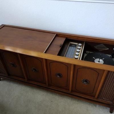 MCM Magnavox Console Stereo Cabinet (works great)