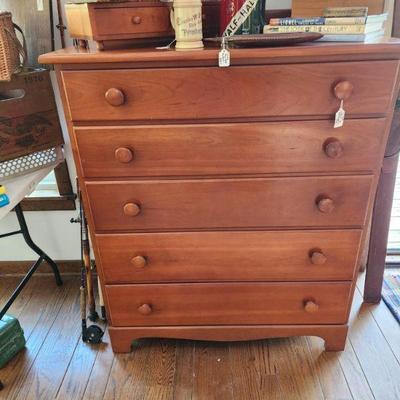 Clore dresser
