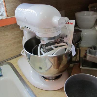 PRESALE ITEM: Kitchen Aid Mixer - $150 (Credit card only, pickup available on Thurs, April 27th-Tues, May 2nd)  Preview by appt for...