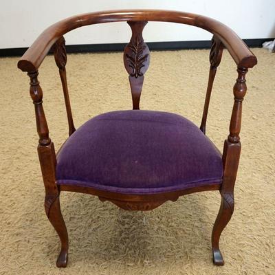 1133	MAHOGANY HALF ROUND UPHOLSTERED ARMCHAIR W/CARVED SPLATS
