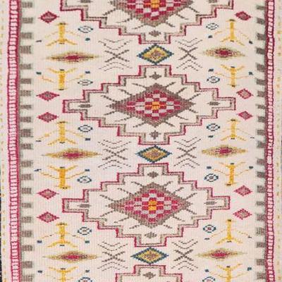 Hand knotted Moroccan rug 2'5