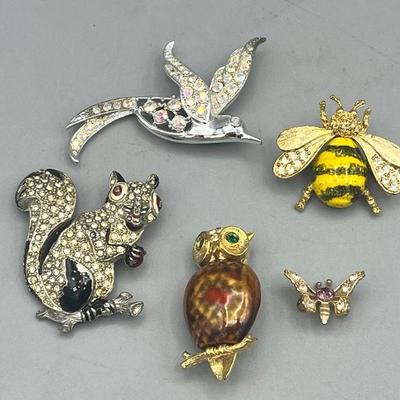 (5) Costume Jewelry Brooches
