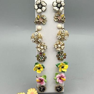 (10) Pairs Of Flower Clip On Earrings
