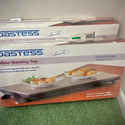 2 Toastess cordless warming trays