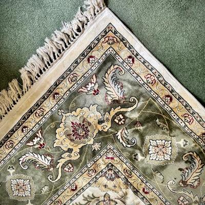 Green and ivory area rug 7 x 11