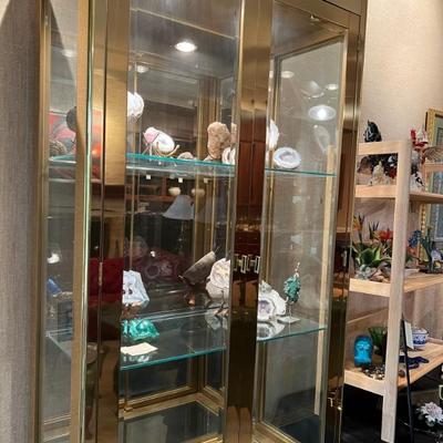 Lighted display cabinet 