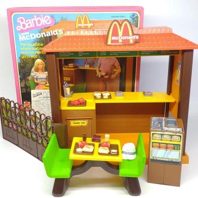 Vintage 1982 Barbie Loves McDonalds Play Set 5559