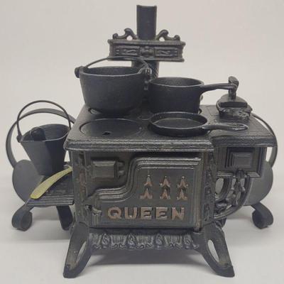 Vintage Queen Miniature Cast Iron Toy Stove