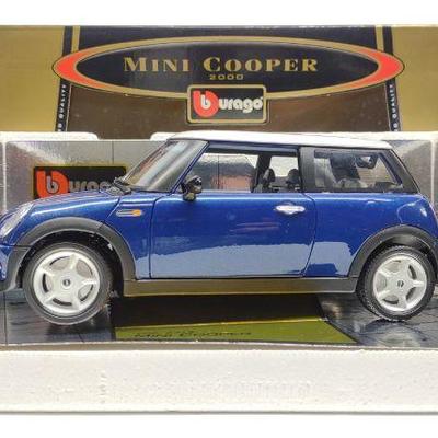 Bburago 2000 Mini Cooper Gold Collection Car