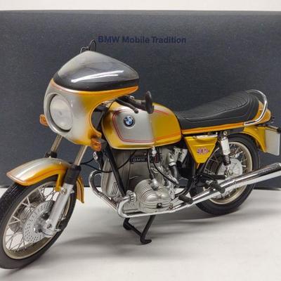 BMW R90S 1/10 Scale Unique Replicas Motorcycle