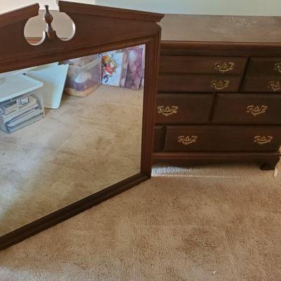 Early American Style Dresser and Mirror (60.5Ã—18.25Ã—33")