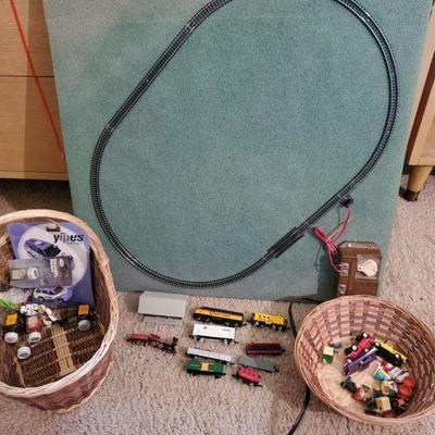 N-gauge Train Track, Engines,Cars, Plus.