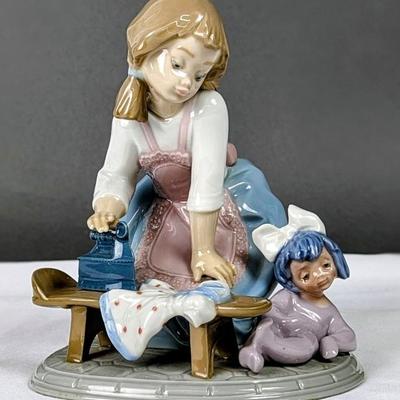 Lladro Retired 'My Chores' Porcelain Figurine #5782