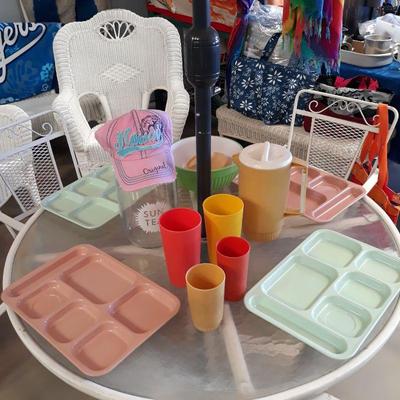 Food Trays are Of the Hook