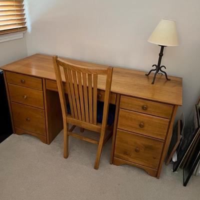 Thomasville desk great condition 