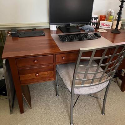 Ethan Allen desk great condition 