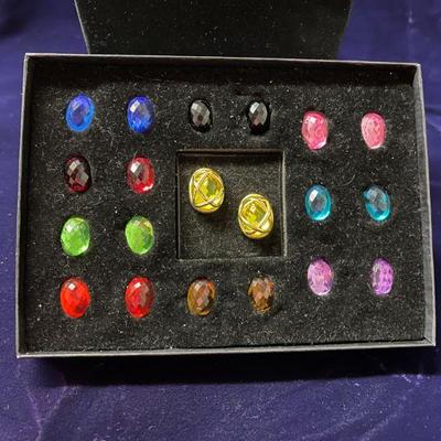 pair of earrings with interchangeable colored stones