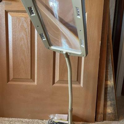 craft magnifying lamp